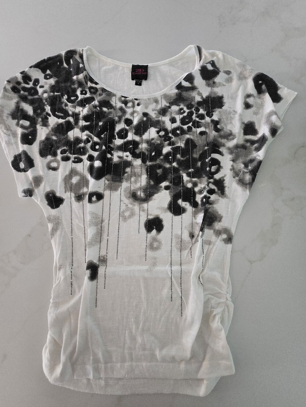 2B Bebe White Short Sleeve Top with Black Abstract Print and Rhinestones